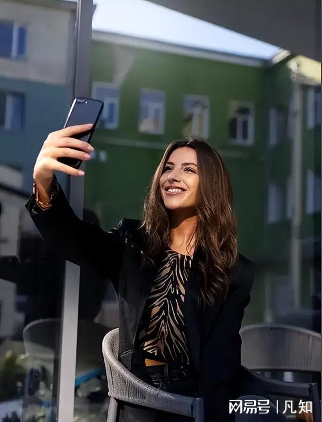 Grok 4.1疯狂吹马斯克：AI偏见会悄悄洗脑你吗？-第9张图片-开云app在线下载-开云体云app官网入口下载-V3.6.9